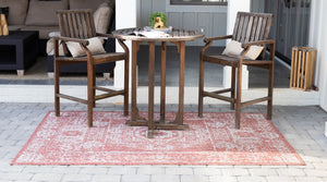 Outdoor Timeworn Rug in Rust Red