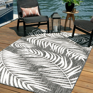 Outdoor Palm Rug in Black