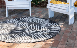 Outdoor Palm Rug in Black