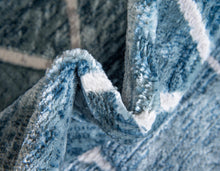 Load image into Gallery viewer, Matrix Trellis Deco Rug in Blue